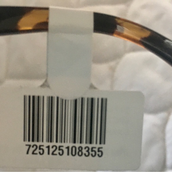 Coach woman’s sunglasses. New. STYLE:HC7111 L1128
MODEL CODE:HC7111 900513 57-15 - Picture 8 of 8